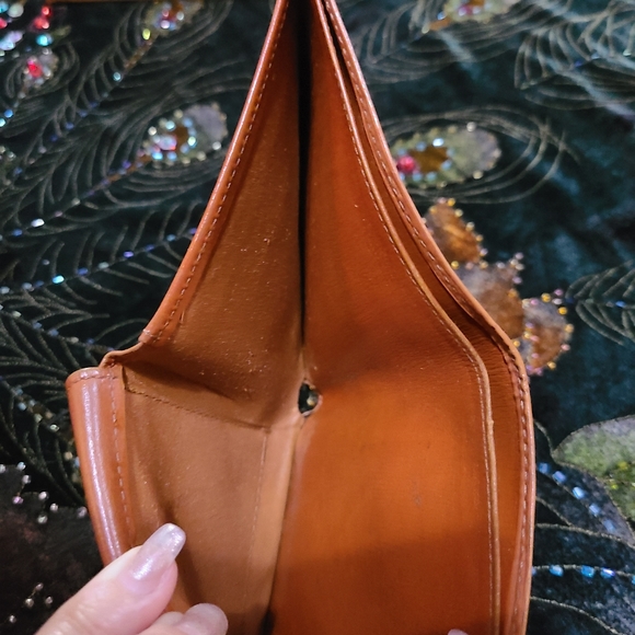 Louis Vuitton EPI Wallet - Picture 12 of 14